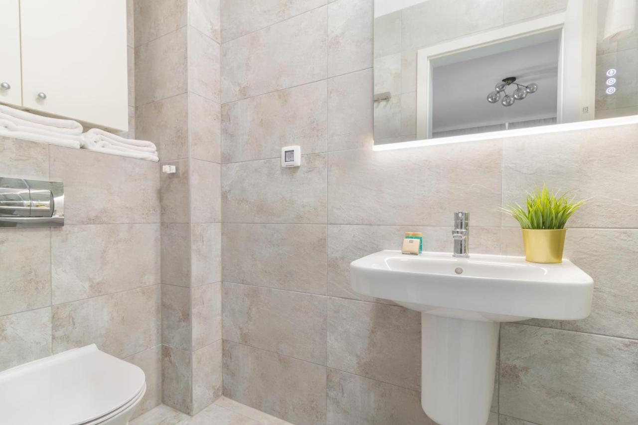 Vancouver Flat Орадеа Екстериор снимка